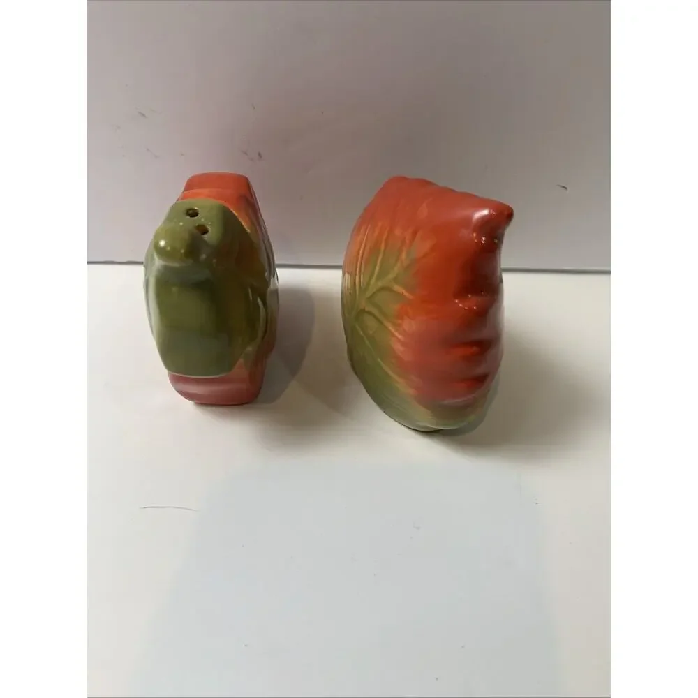 Vintage Ceramic Fall Autumn Maple Leaf Salt and Pepper Shakers‎ Set
